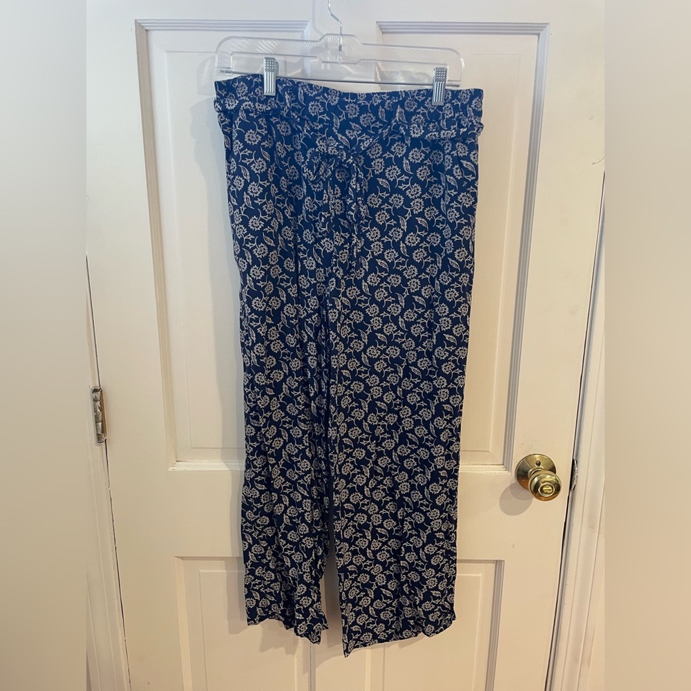 Old Navy Navy and White Floral Pants